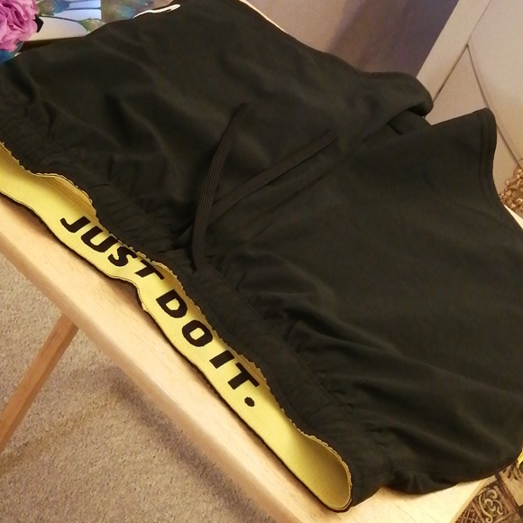 Nike  unisex Dry fit, Just do it slogan ,  black  shorts, yellow shorts size L - Picture 4 of 10